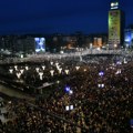 FOTO Slavija svetlela u mraku: Pogledajte veličanstvene fotografije i snimke iz vazduha sa večerašnjeg protesta