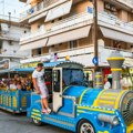 Nije leto dok Srbi ne zaigraju kolo u moru - u Paraliji se sve treslo i orilo, zemljaci zavapili na mrežama: "Ovo je oličenje…