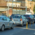 Gde definitivno ne bi trebalo da parkirate po vrućini? Katastrofa se može dogoditi za nekoliko sekundi