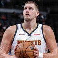 Jokić bez reči odgovorio na Atamanove prozivke: Srpski centar nadigrao „bejbi Jokića“ i ponovo ispisao NBA istoriju!