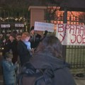 "Zmajevi se vraćaju u svoje gnezdo": Protestna šetnja đaka novosadske Jovine gimnazije