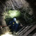 Брза интервенција крагујевачких ватрогасаца спречила трагедију – извукли једну особу из бунара