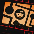 Reddit razmatra Face ID verifikaciju korisnika: borba protiv botova ili kraj anonimnosti?