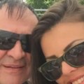 Naš pevač je bio u centru skandala zbog 30 godina mlađe koleginice: Izvinjavao se ženi zbog skandala, a ovako se sve završilo…