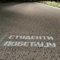 (FOTO)Inđijčani ostavljali „putokaze nade“ – Da se i ova grupa pešaka ne izgubi u ravnici
