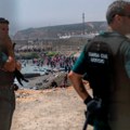 Madrid šalje 60 vojnika da pomognu policiji u Seuti nakon masovnog prelaska migranata