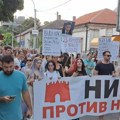 Na šestom protestu „Srbija protiv nasilja“ u Nišu nakratko blokiran kružni tok u širem centru grada