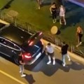 Tuča u centru Budve: Automobilom pregazio mladića koji je ležao na putu (VIDEO)