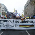 Vučić: Neću da okačim LGBT zastavu na Predsedništvo