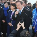 Atentat! Vođa opozicije u Južnoj Koreji uboden nožem u vrat