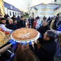 Tradicionalno lomljenje česnice 7. januara u Kragujevcu