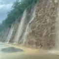 Vodopadi duž puta: Nevreme stvorilo neverovatnu "atrakciju" kod Kosjerića, vozači u šoku (video)