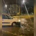 Kiša paralisala novi Beograd i zemun: Automobili u kružnom toku stoje u vodi, saobraćaj u kolapsu (video)