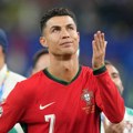 Ronaldo, stidi se! Svi tešili uplakanog tragičara, a onda su kamere snimile šta radi Kristijano