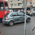 Sudar u Vojvode Stepe: Auto preprečio put tramvaju (FOTO)