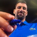 Svi su čekali šta će Novak da napiše na kameri: Đoković ušao u četvrtfinale Majamija, pa uzeo flomaster u ruke