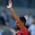 Nole sve dalje od Rolan Garosa, da li i od tenisa?