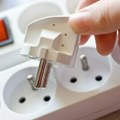 Električar: „Nikada ove aparate ne priključujte na produžni kabl da ne biste zapalili kuću“