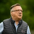 Halid Bešlić novu pesmu posvetio je supruzi Sejdi, s kojom je u braku skoro 50 godina, a prvo veče joj je rekao – „Oženiću se…