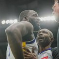 Veče produžetaka u NBA, Drajmond Grin se zakačio sa publikom!