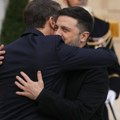 Zelenski stigao kod Makrona: Svi pričaju o zagrljaju u Jelisejskoj palati