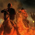 Galop kroz vatru: Španski ognjeni konji čuvaju vekovni običaj /foto/
