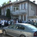 Protest u Gračanici zbog hapšenja, svi zaposleni izašli ispred Doma zdravlja Petković: Rašić pokazao koliki je sluga Prištine…