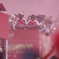 Arsenal morao da slavi u najtežem trenutku: Pravo sa finala Lige šampiona na paradu u Londonu
