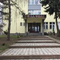 Đaci vraćeni na nastavu: Završeni kontradiverzioni pregledi nakon dojava o bombama u osnovnim školama u Sremskoj Mitrovici i…
