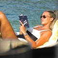 Uspavala decu pa se skinula na plaži Marija Mikić posle razvoda i nove ljubavi uživa u Crnoj Gori, smršala za medalju, evo gde…