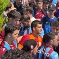 Au, druže, šta ti bi? Došao na doček Salaha u dresu protivničkog kluba: Brzo je shvatio da je napravio grešku života