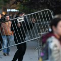 Kako su odbornici Kreni promeni brusilicom presekli ogradu i otvorili Pionirski park(VIDEO)