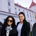 Dragani Mirković sin pružio javnu podršku: Zagrljena sa muškarcem ispred dvorca u kojem je živela sa Tonijem