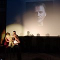 Žarko Laušević posthumno dobitnik nagrade "Specijalni Ernest" 6. Somborskog filmskog festivala, njegova supruga primila…