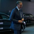 Vučić: Prosvetari će imati platu 100.000, u Đilasovo vreme bila je 30.000