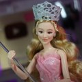(Video) Pukla bruka Proizvođač "Barbi" lutki okačio na kutije adrese za porno sajt umesto novog filma