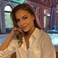 Džejla diplomirala, i dečko otišao u Španiju da je podrži! Pevačica objavila porodičnu fotografiju s dodele diplome, na njoj…