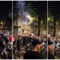 Protesti u Novom Sadu u ulicama gde navodno žive Maja Gojković i rektor Madić (video)