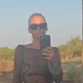 (Foto) providno, a tigrasto: Nataša Bekvalac pokazala figuru peščanog sata na plaži: Od prizora zastaje dah