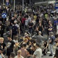 Devet meseci od pada nadstrešnice: Komemorativne šetnje u više gradova, građani odaju poštu žrtvama