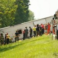 Više osoba poginulo, nekoliko zaglavljeno u vozilu: Teška saobraćajna nesreća u državi Njujork: Srča svuda po putu, helikopter…