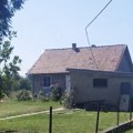 =Погледајте како изгледа спаљена кућа стрица убице из Обреновца Отац убијеног поручио: Немам снаге за разговор (видео)