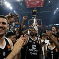 Neverovatna scena u areni! Svi su u neverici gledali ko je na tribinama i još navija za Partizan?!