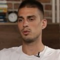 Transrodna osoba (21) uhapšena zbog sumnje da je ucenjivala Vujadina Savića privatnim snimcima Već neko vreme je u pritvoru…