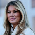Melanija Tramp dočekala jelku ispred Bele kuće, sve je spremno za novogodišnje i božićne praznike