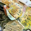 (Видео) "Полиција, горе руке, лези на стомак" Чланови криминалне групе која је у џеп ставила три милиона евра ухапшени у…