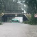 Nevreme paralisalo ovaj grad u Srbiji! Vetar nosi sve pred sobom, ulice pod vodom: Automobili zarobljeni, potop na više…