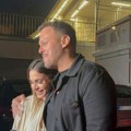 Igor sa trudnom ženom 1. put u javnosti: Ona blista u haljini, on puca od ponosa "Samo nek je živo i zdravo"