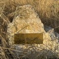 Neobičan spomenik pored kanala kod Kleka čuva jednu priču: „Što više upoznajem ljude...“