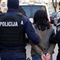 (Video) Snimak hapšenja direktorke preduzeća iz Beograda zloupotrebila službeni položaj, pa kupila petosoban stan na Vračaru…